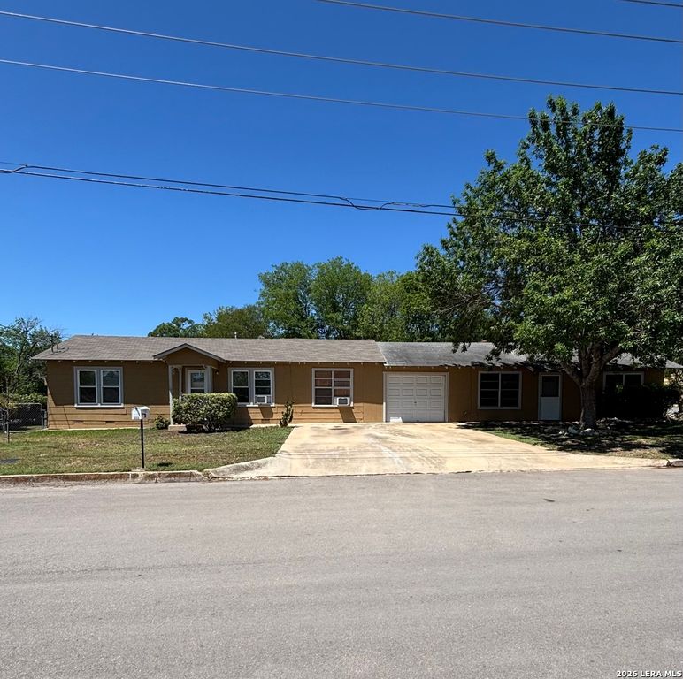 1057 DUNLAP DR, New Braunfels, TX 78130