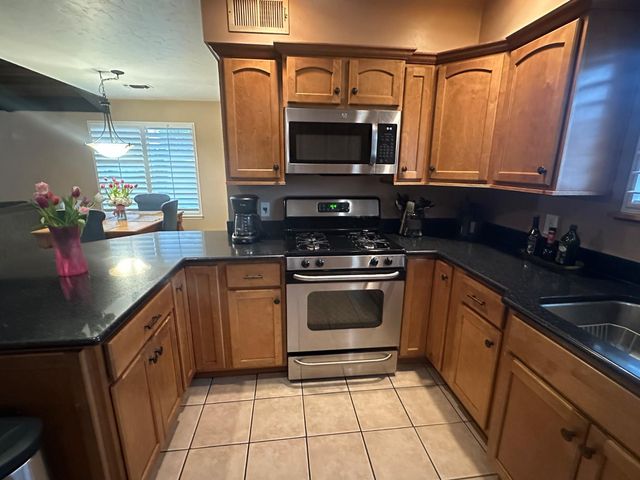 394 S Oak Drive, Reedley, CA 93654