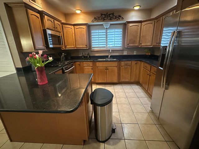 394 S Oak Drive, Reedley, CA 93654