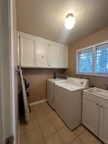 394 S Oak Drive, Reedley, CA 93654