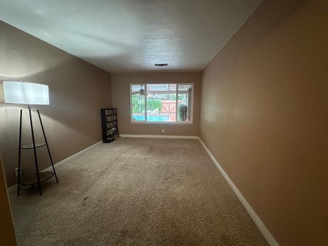 394 S Oak Drive, Reedley, CA 93654