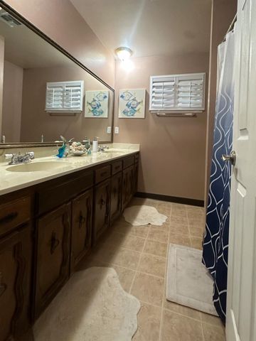 394 S Oak Drive, Reedley, CA 93654