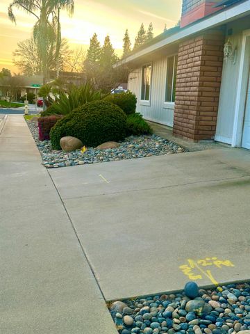 394 S Oak Drive, Reedley, CA 93654