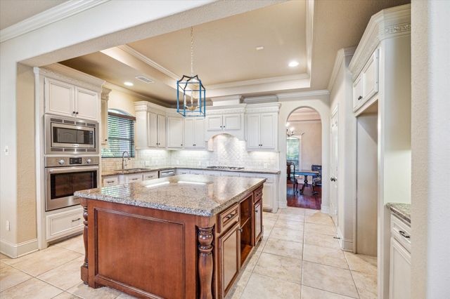 5016 Rimrock Pass Drive, Montgomery, TX 77316