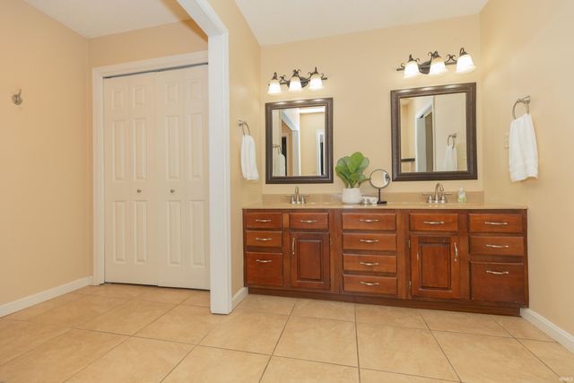 2700 Secretariat Court, Evansville, IN 47720