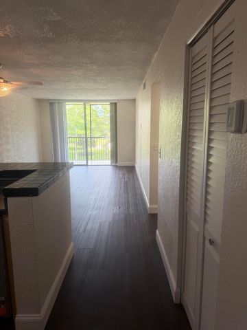7710 NW 50th Street 304, Lauderhill, FL 33351