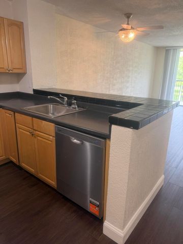 7710 NW 50th Street 304, Lauderhill, FL 33351