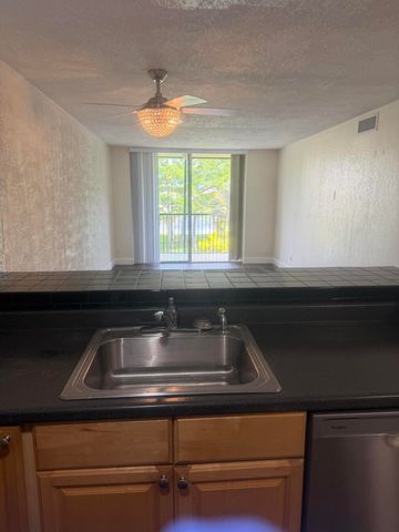 7710 NW 50th Street 304, Lauderhill, FL 33351