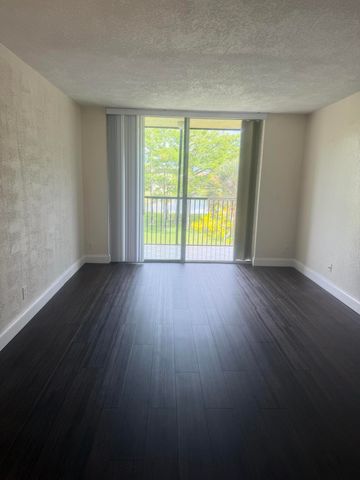 7710 NW 50th Street 304, Lauderhill, FL 33351