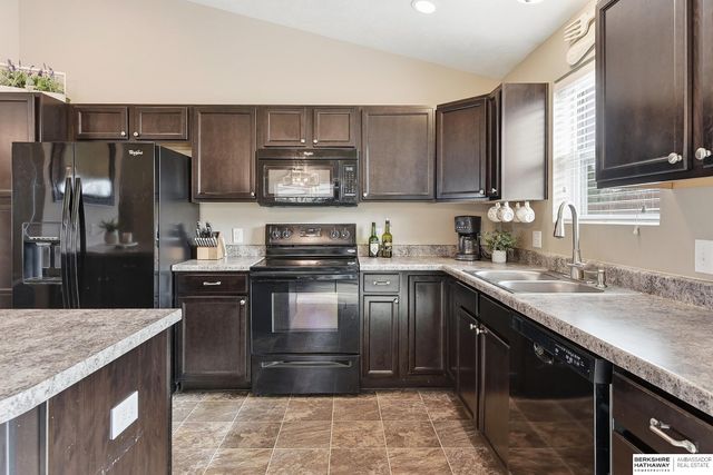 3411 N 208 Avenue, Elkhorn, NE 68022