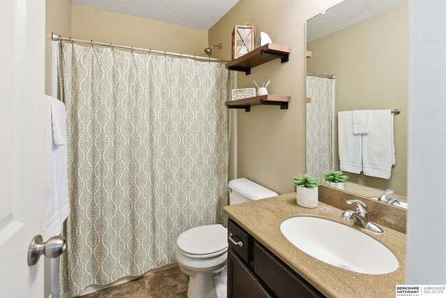 3411 N 208 Avenue, Elkhorn, NE 68022