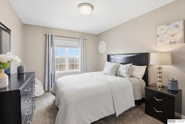 3411 N 208 Avenue, Elkhorn, NE 68022