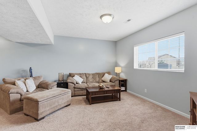 3411 N 208 Avenue, Elkhorn, NE 68022