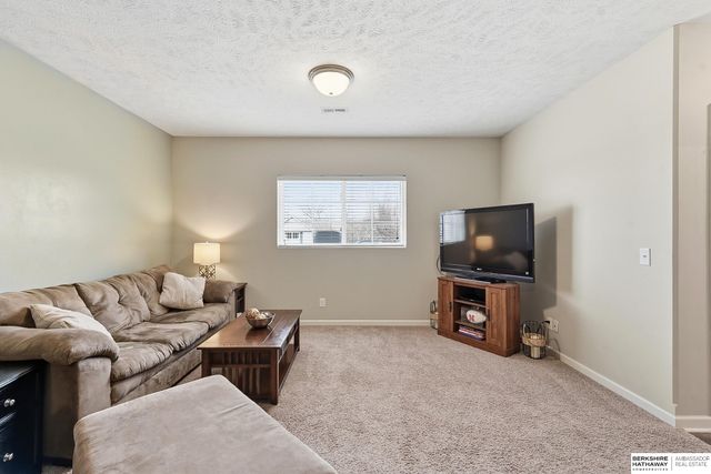 3411 N 208 Avenue, Elkhorn, NE 68022