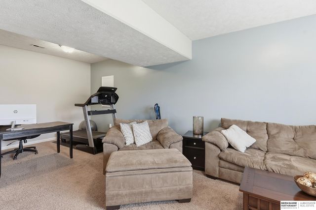 3411 N 208 Avenue, Elkhorn, NE 68022