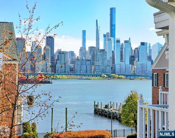 453 Albany Court, West New York, NJ 07093
