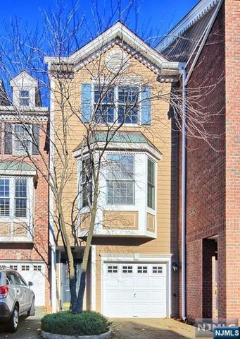 453 Albany Court, West New York, NJ 07093