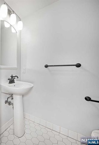 453 Albany Court, West New York, NJ 07093