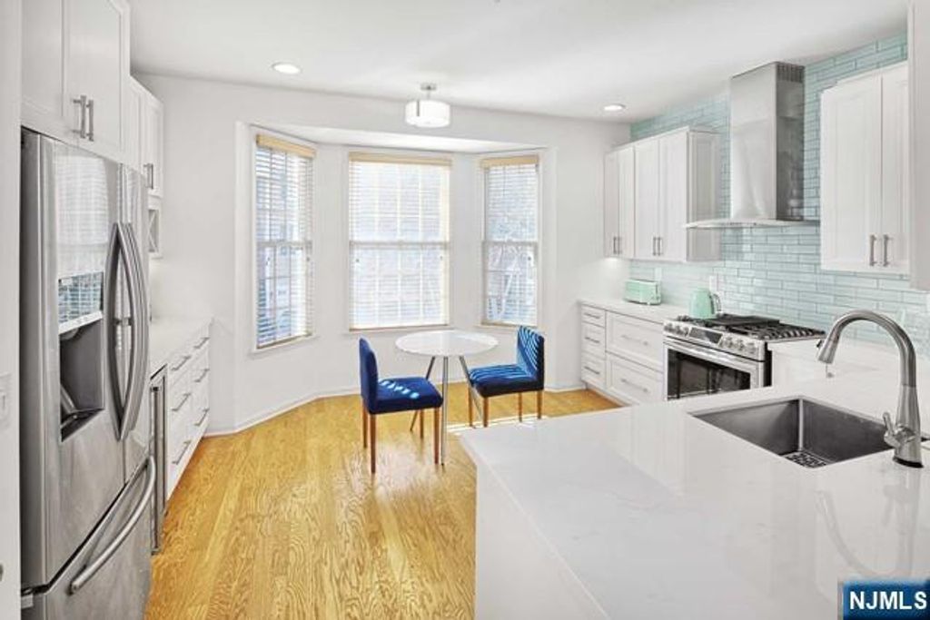 453 Albany Court, West New York, NJ 07093