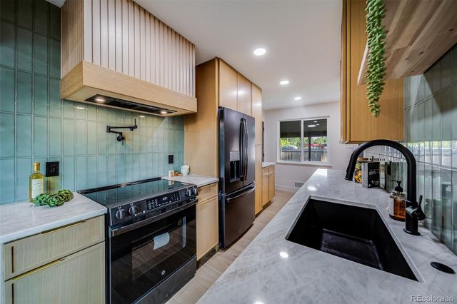 5594 W Iowa Avenue, Denver, CO 80232