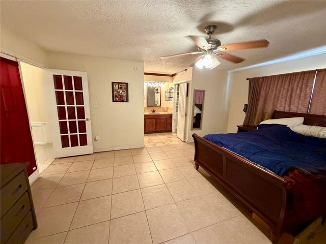 1201 N Heron Drive, Seabrook, TX 77586