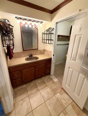 1201 N Heron Drive, Seabrook, TX 77586