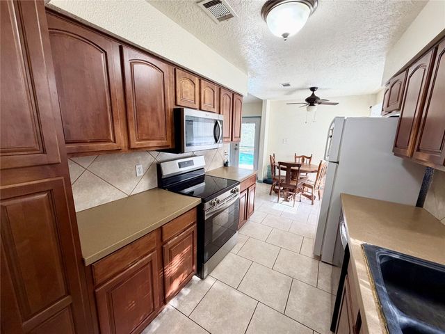 1201 N Heron Drive, Seabrook, TX 77586