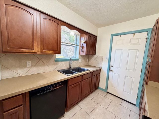 1201 N Heron Drive, Seabrook, TX 77586