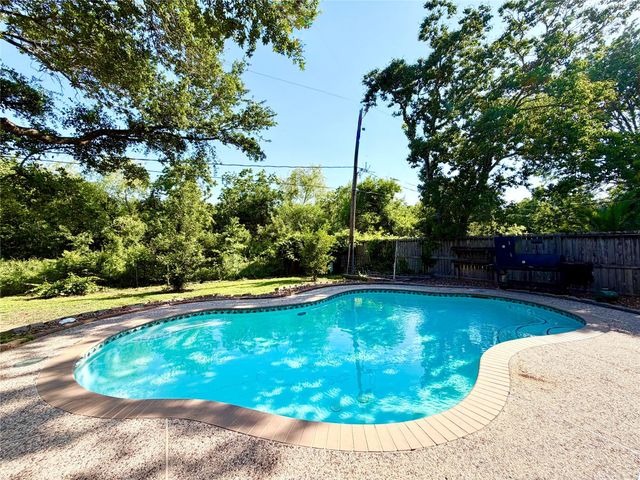 1201 N Heron Drive, Seabrook, TX 77586