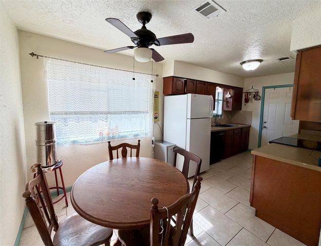 1201 N Heron Drive, Seabrook, TX 77586
