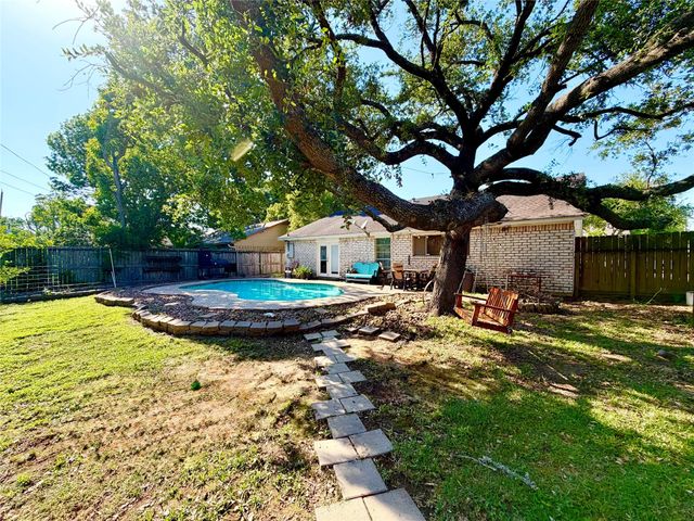 1201 N Heron Drive, Seabrook, TX 77586