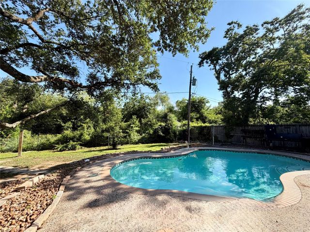 1201 N Heron Drive, Seabrook, TX 77586