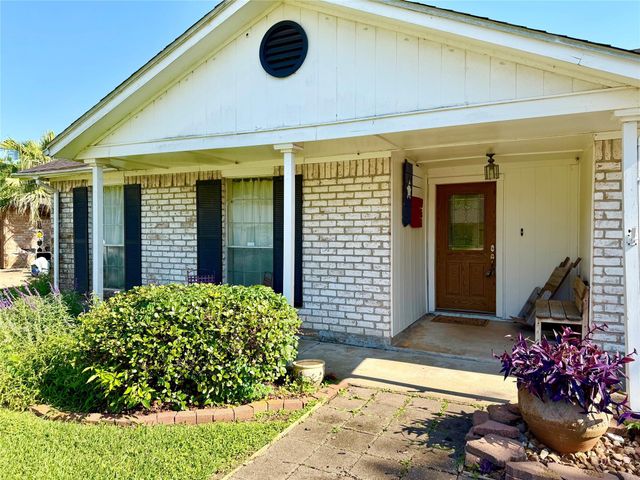 1201 N Heron Drive, Seabrook, TX 77586