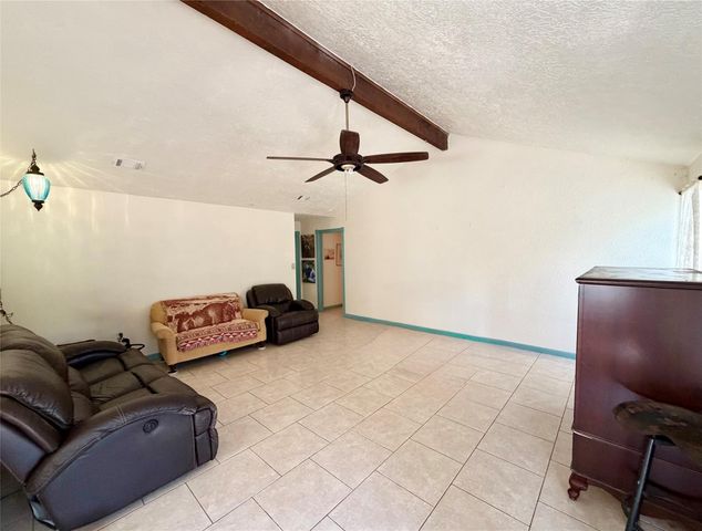 1201 N Heron Drive, Seabrook, TX 77586