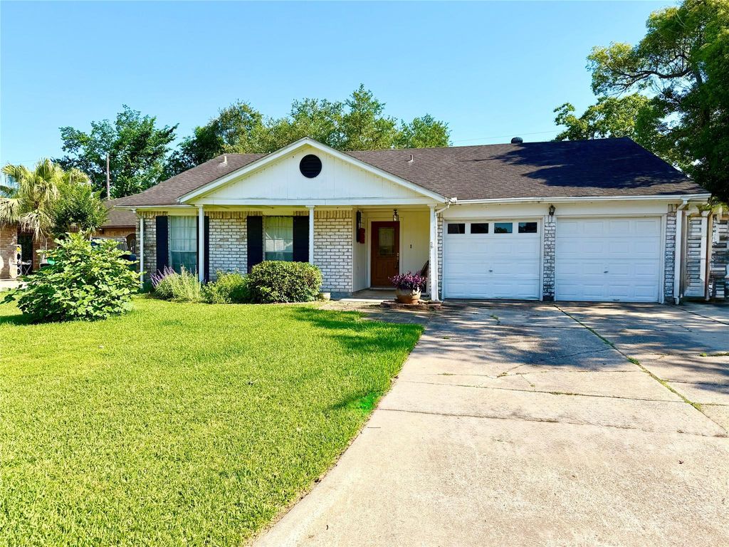 1201 N Heron Drive, Seabrook, TX 77586