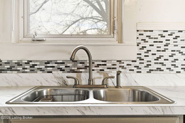 2613 S 5th St, Louisville, KY 40208