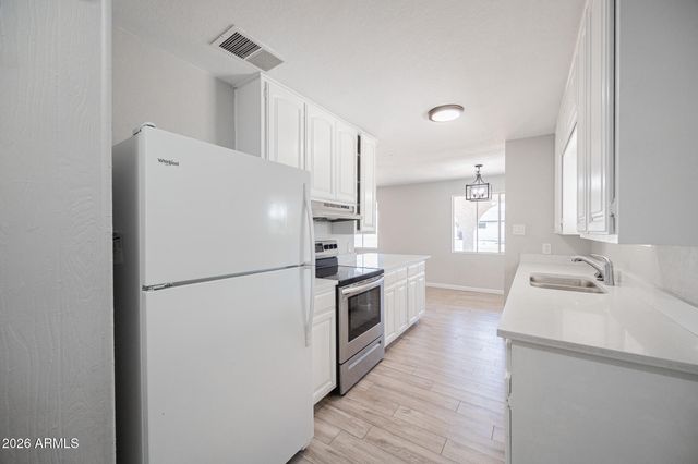1140 W 7TH Street, Mesa, AZ 85201