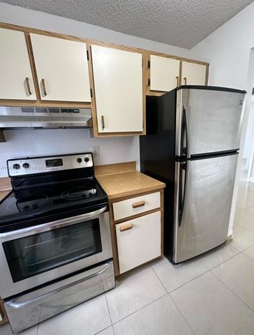 15630 SW 80th St I-201, Miami, FL 33193