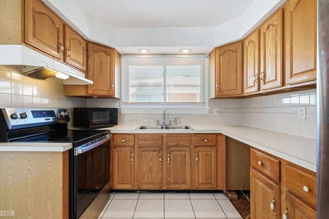 26703 Dover Court, Warren, MI 48089