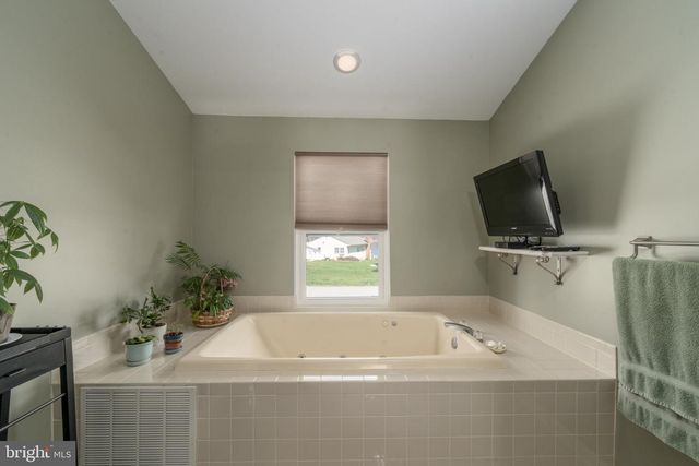 202 ST MARYS RD, Essex, MD 21221