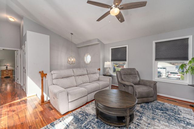 202 ST MARYS RD, Essex, MD 21221