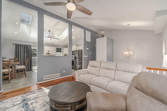 202 ST MARYS RD, Essex, MD 21221
