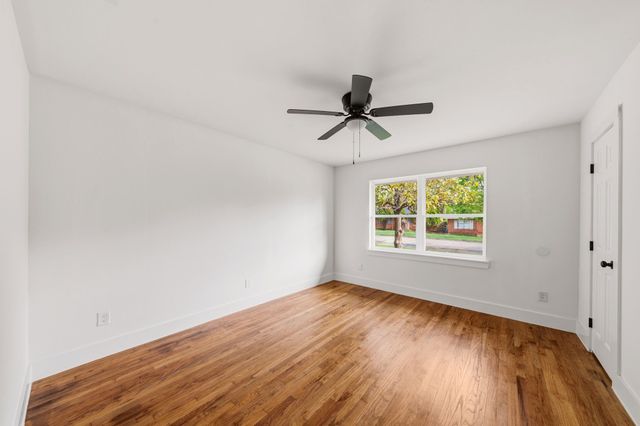 4435 Flo Avenue, Cockrell Hill, TX 75211