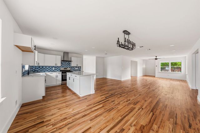 4435 Flo Avenue, Cockrell Hill, TX 75211