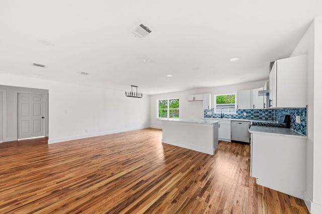 4435 Flo Avenue, Cockrell Hill, TX 75211