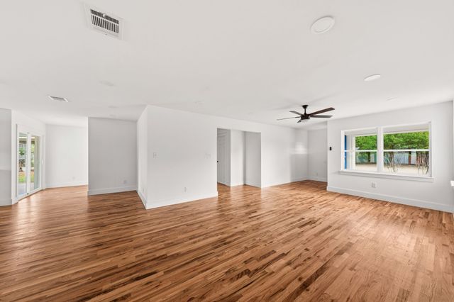 4435 Flo Avenue, Cockrell Hill, TX 75211