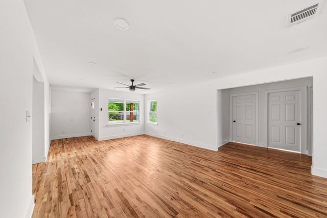 4435 Flo Avenue, Cockrell Hill, TX 75211