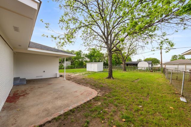 4435 Flo Avenue, Cockrell Hill, TX 75211