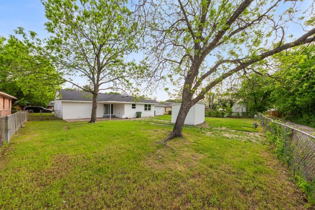 4435 Flo Avenue, Cockrell Hill, TX 75211