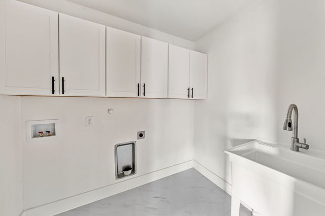 4435 Flo Avenue, Cockrell Hill, TX 75211